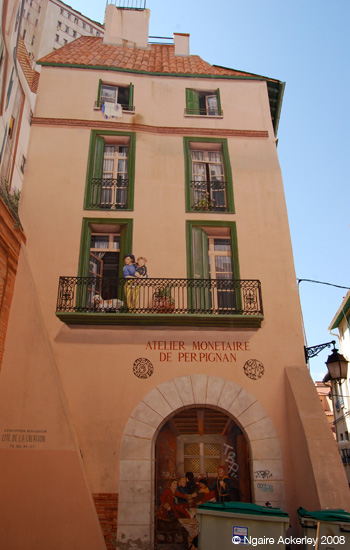 Literally a painted house, Perpignan