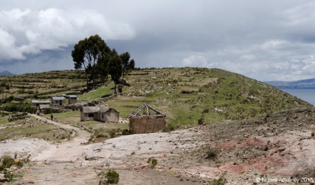 Isla del Sol huts along the way