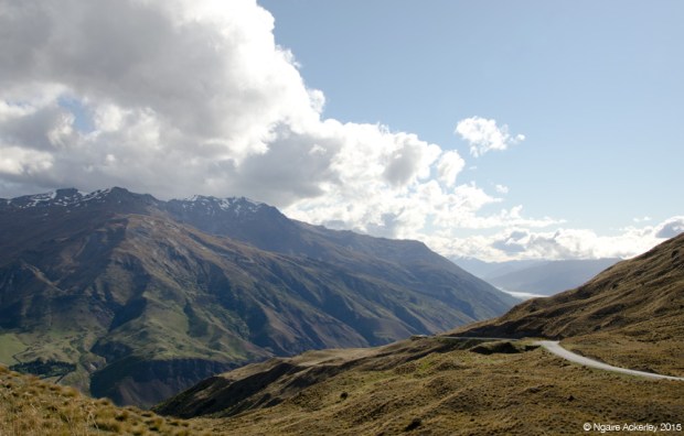 Road viewpoints over the Crown Range