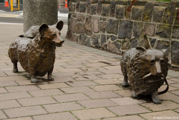 Little sculptures around the city